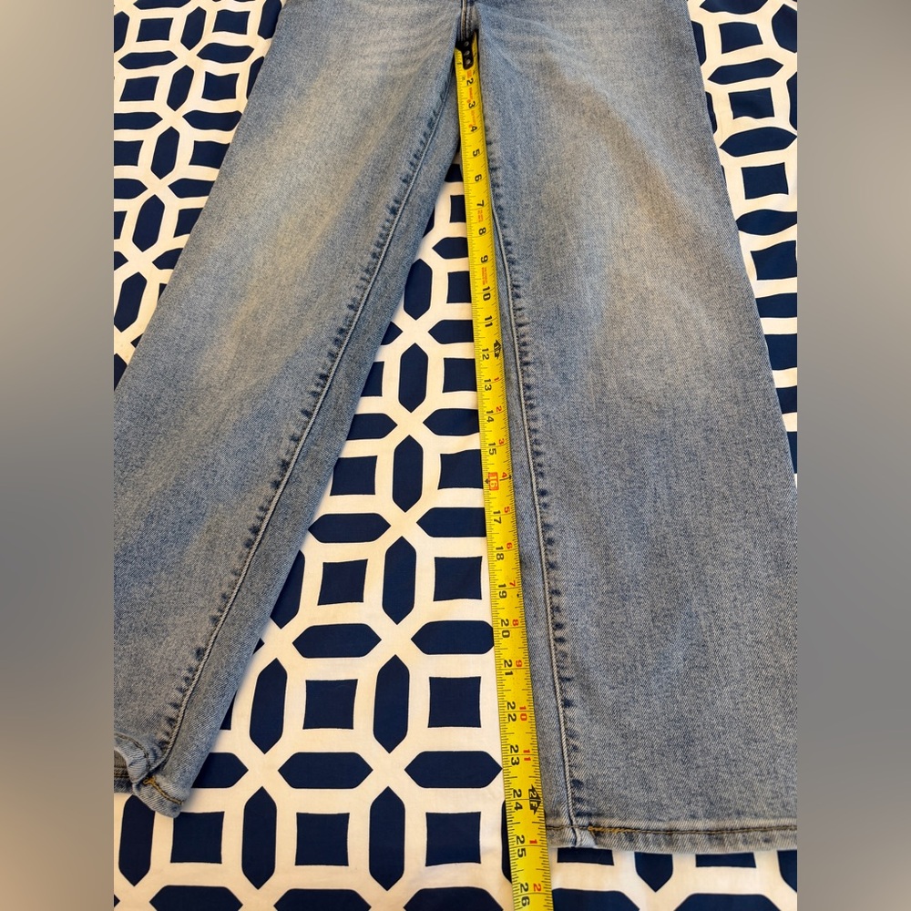 Levi’s Light Wash High-Rise Straight Women’s Jeans - Picture 9 of 9